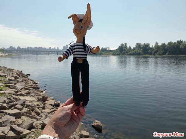 Заяц - морячок.