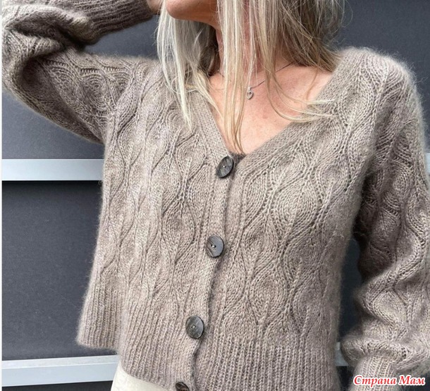    V-  (Olive V-neck)    Pernille Larsen.