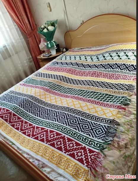 Плед крючком в технике мозаичного вязания