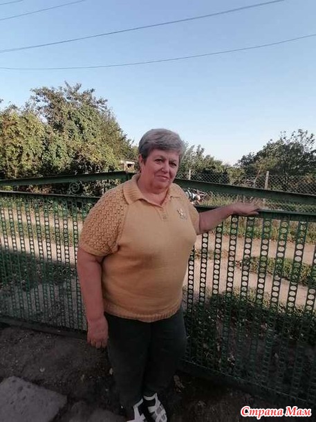Поло песочный из фловерс