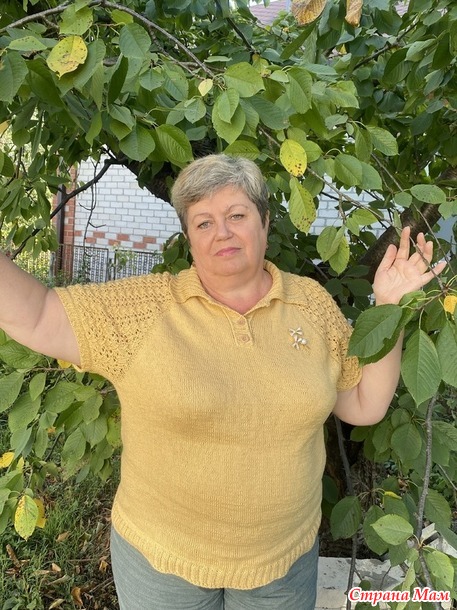 Поло песочный из фловерс