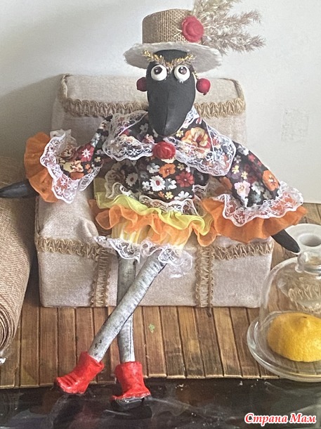 Диванчик из хлама.