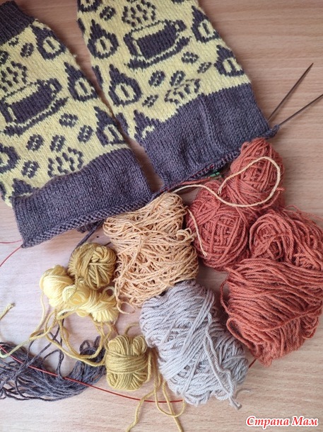 Времена года. Октябрь. Носочки кофейные.