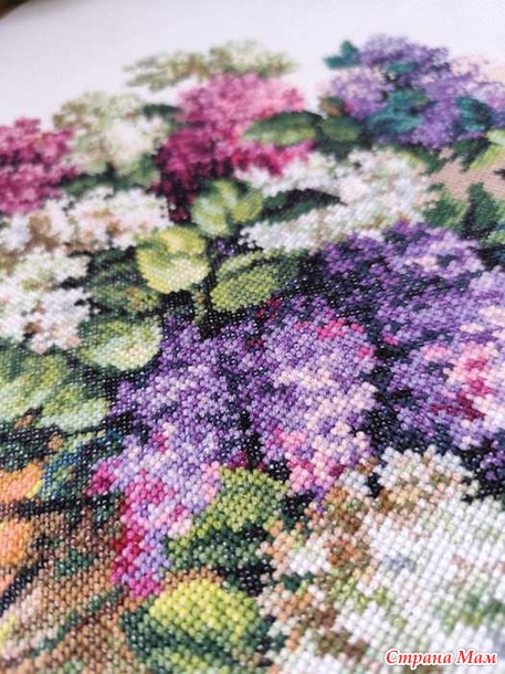 Довяжика. Вышивка. Аромат сирени