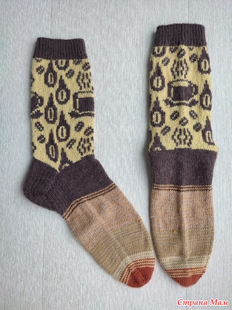 Времена года. Октябрь. Носочки кофейные.