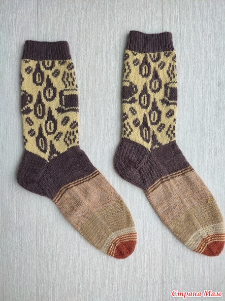 Времена года. Октябрь. Носочки кофейные.