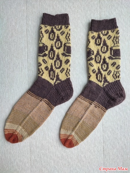 Времена года. Октябрь. Носочки кофейные.