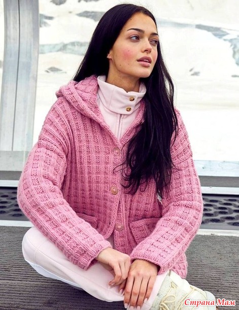Кардиган с капюшоном структурным узором. Спицы.
