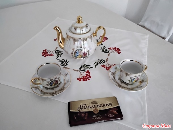 Времена года. Сентябрь. Скатерть с рябиной