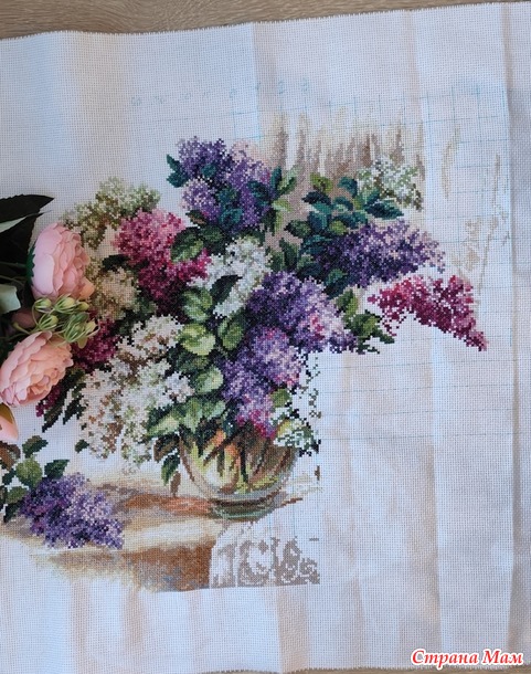 Довяжика. Вышивка. Аромат сирени